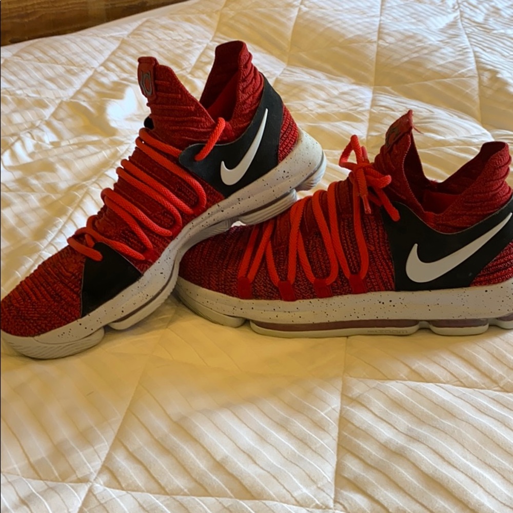 NIKE Kevin Durant men basketball shoes. Like NEW!